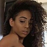 Isis Pequine Nude