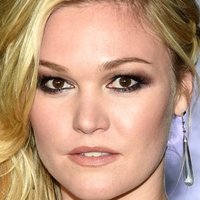Julia Stiles Nude